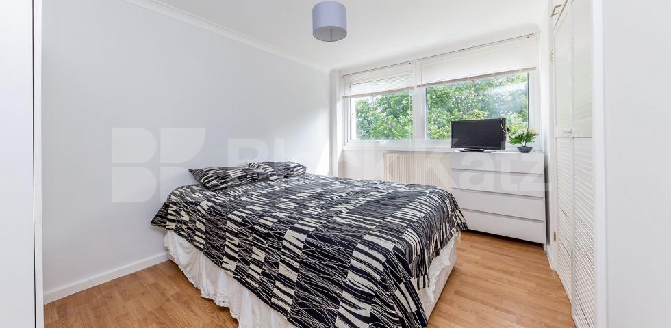 			LARGE 2 / 3 BED IN CAMDEN, 3 Bedroom, 1 bath, 1 reception Flat			 Malden Crescent, Kentish Town / Camden